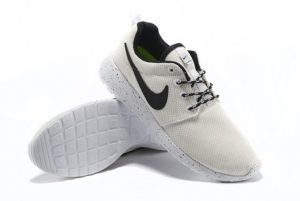 Nike Roshe Run белые с черным (35-40)