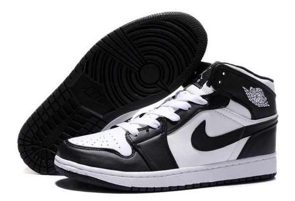 Nike Air Jordan 1 Retro черные с белым (35-44)