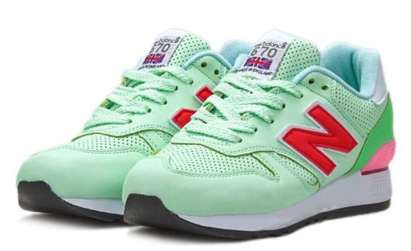 Мятные кроссовки New Balance