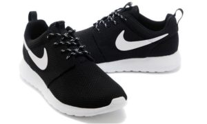 Nike Roshe Run черные с белым (35-44)