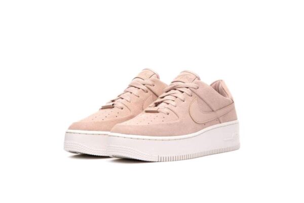 Nike Air Force 1 07 LV8 розовые замшевые женские (35-39)