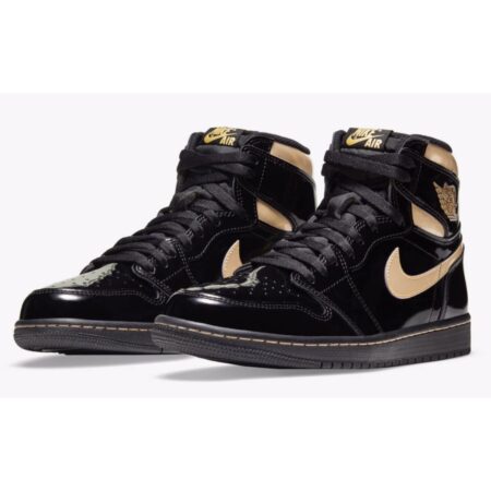 Nike Air Jordan 1 Retro High Black Metallic Gold черно-золотые кожаные мужские-женские (35-44)